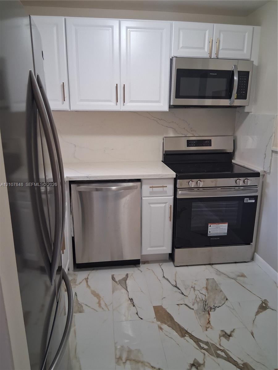 9750 Sunrise Lakes Blvd # 106, Sunrise FL 33322