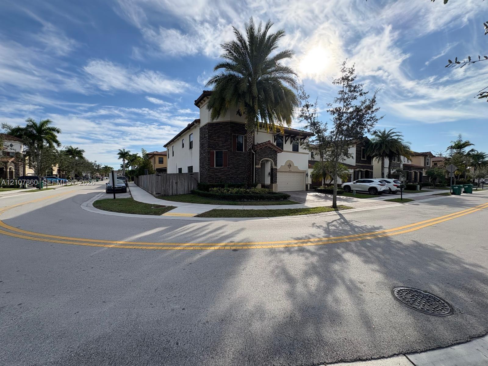8925 NW 99th Ct, Doral FL 33178 photo 2