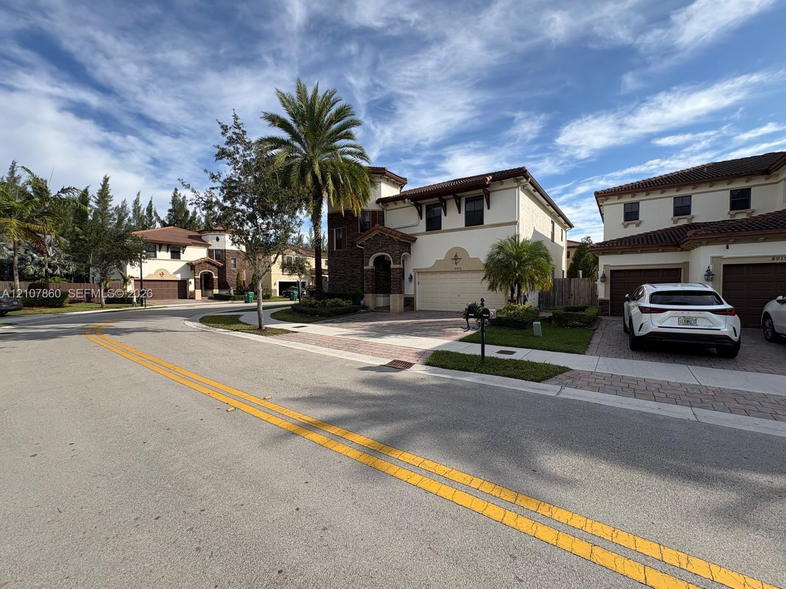 8925 NW 99th Ct, Doral FL 33178 photo 3