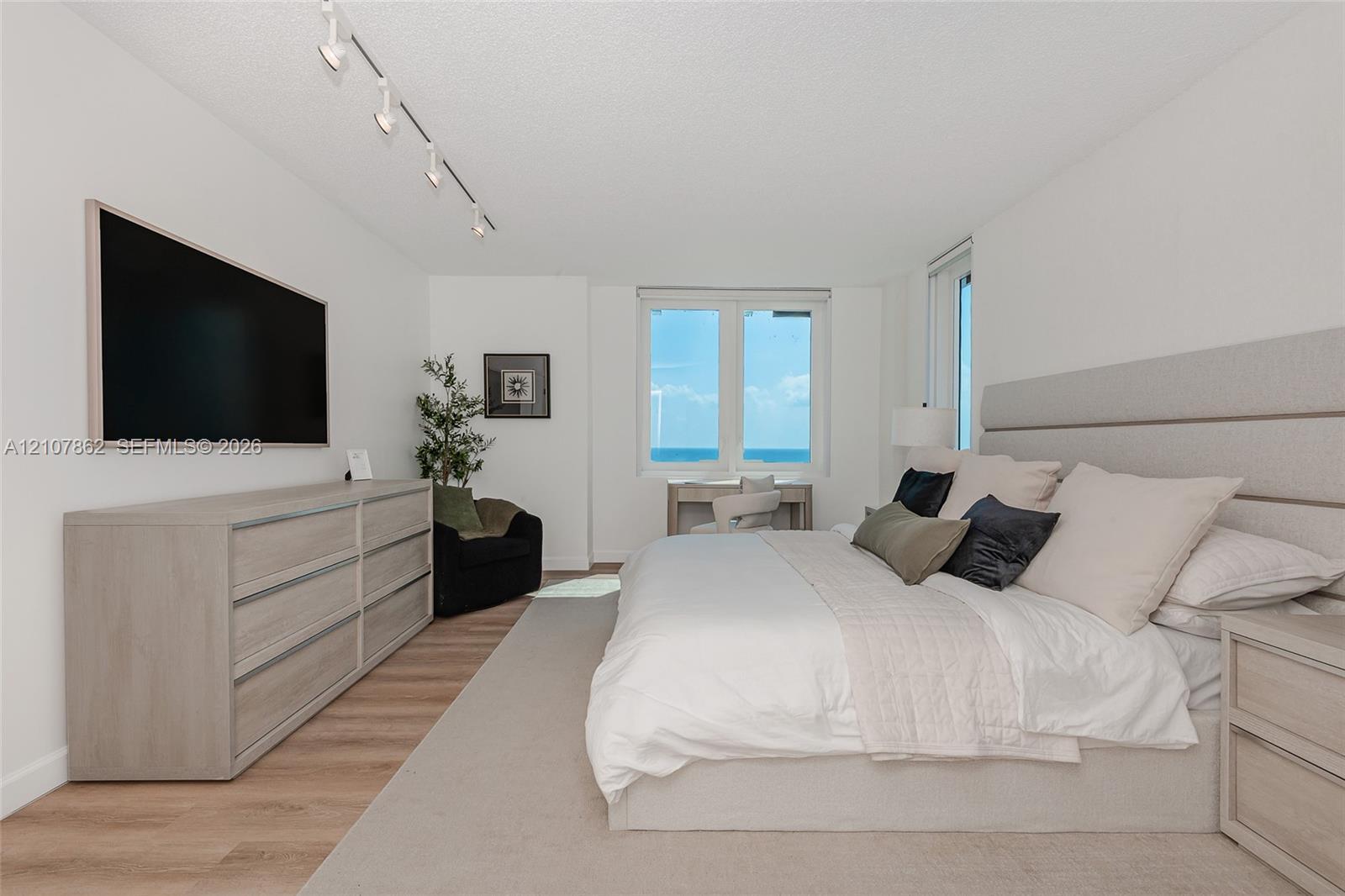 Miami Beach, FL 33139 photo 2