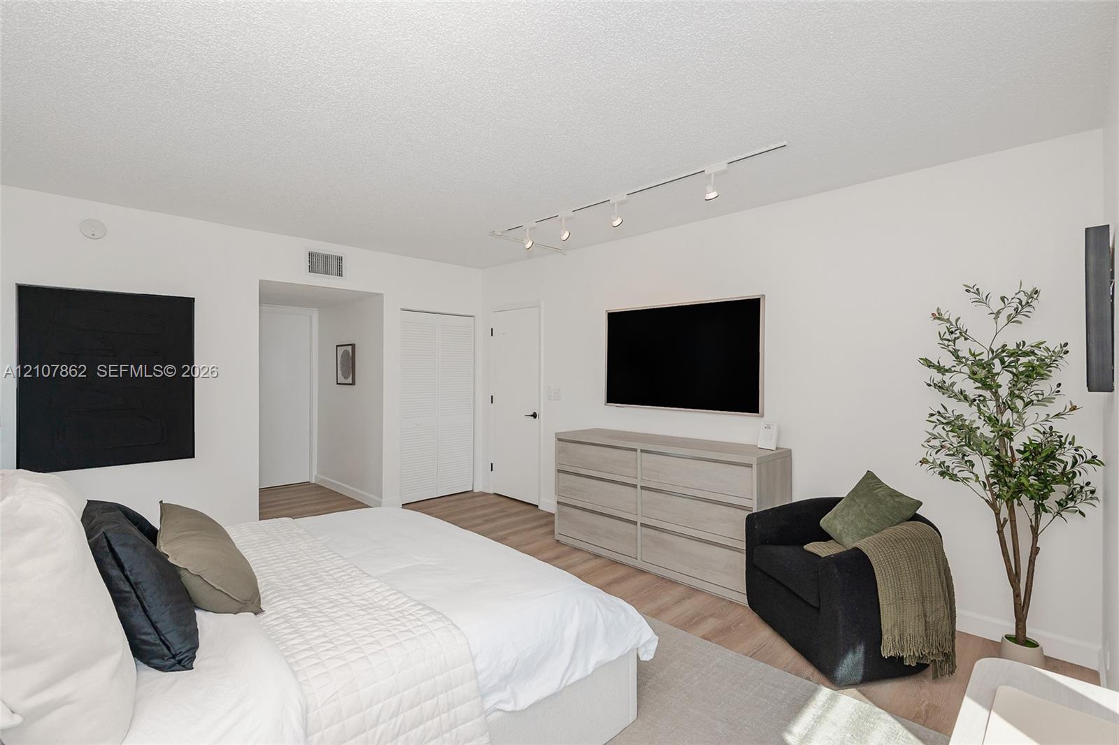 Miami Beach, FL 33139 photo 5