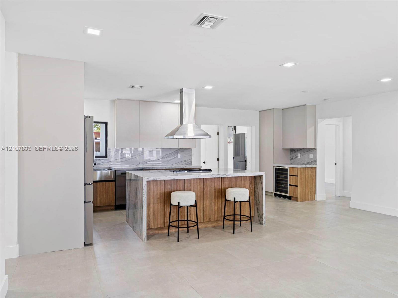 610 NE 164th Ter, Miami FL 33162 photo 2
