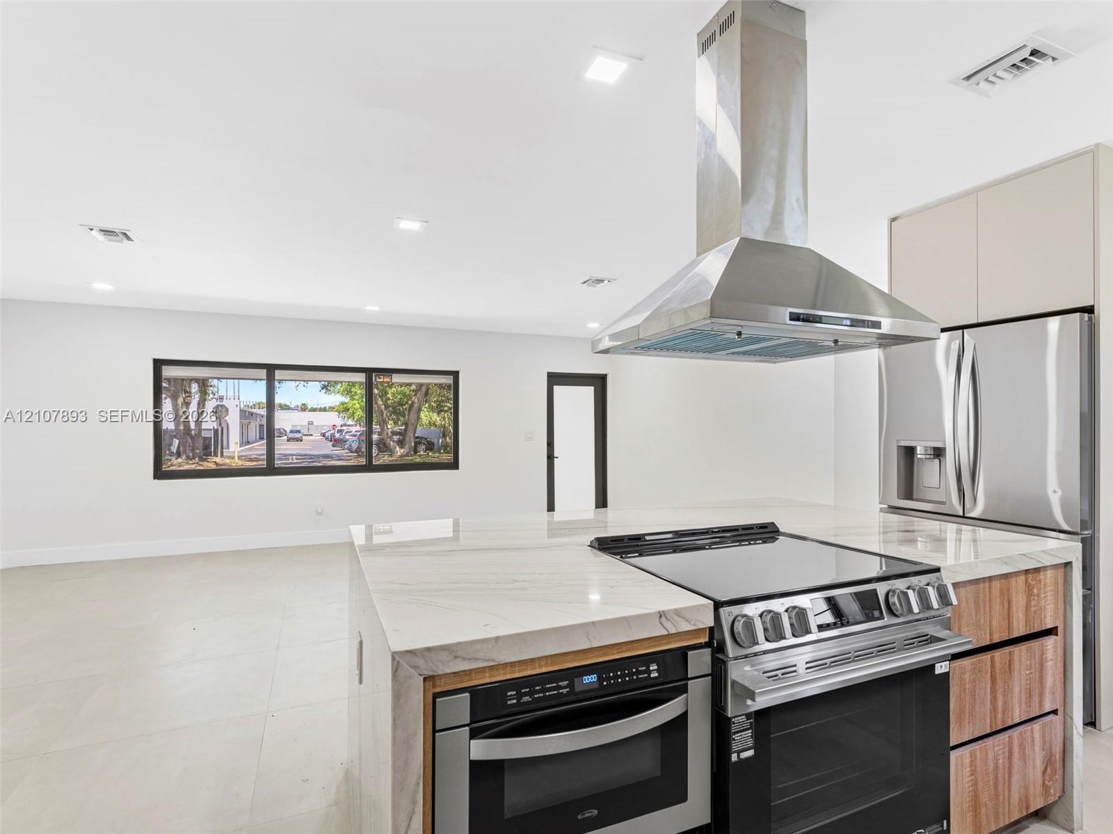 610 NE 164th Ter, Miami FL 33162 photo 5