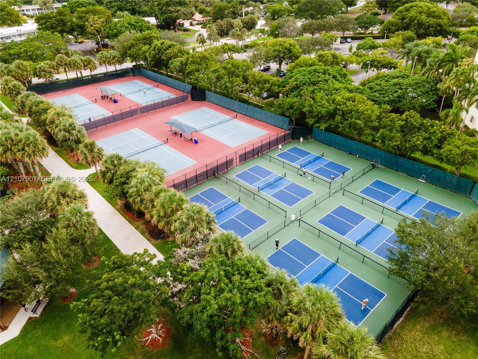3500 Oaks Clubhouse Dr # 308, Pompano Beach FL 33069 photo 3
