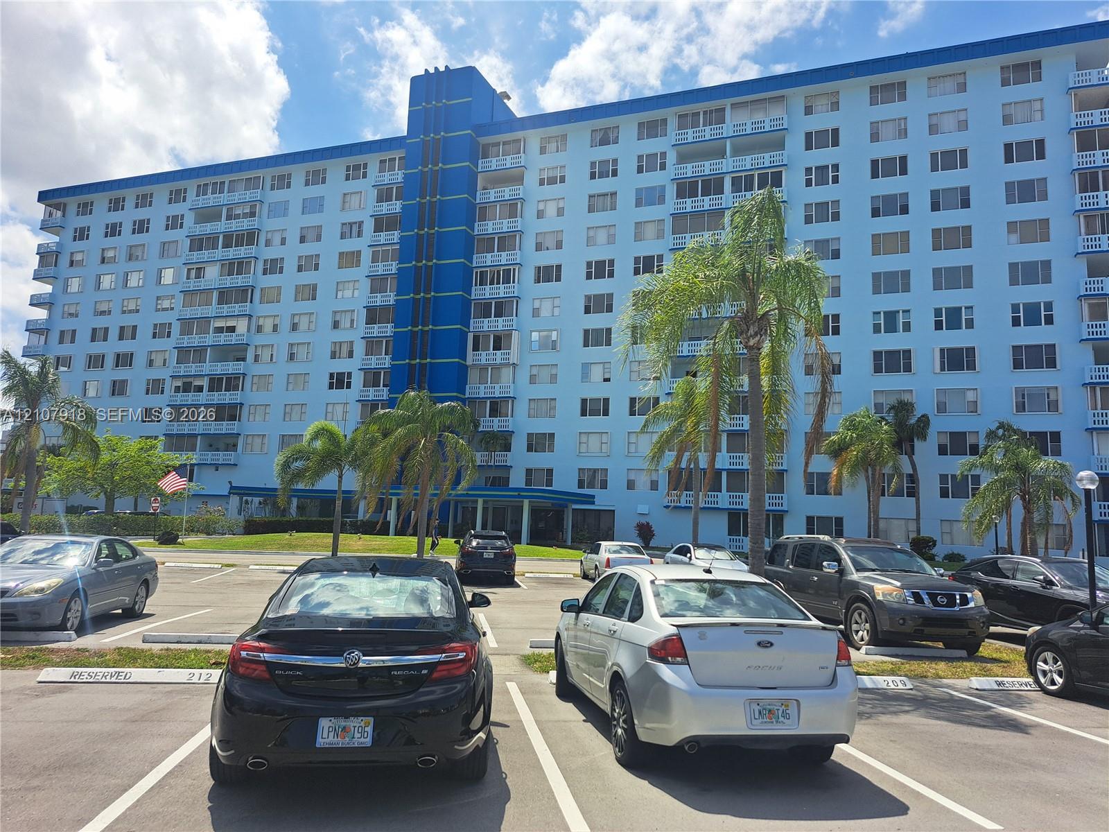 4001 Hillcrest Dr # 1015, Hollywood FL 33021