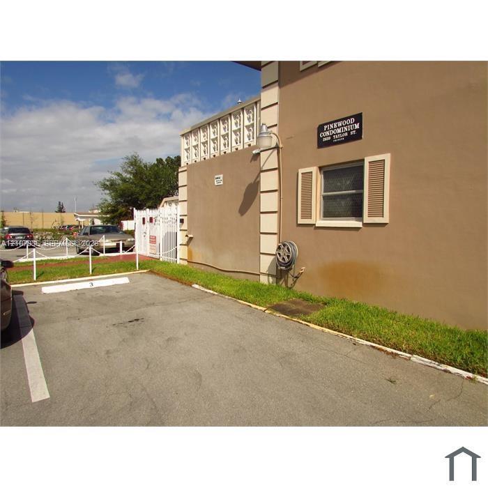 2839 Taylor St # 3, Hollywood FL 33020 photo 2