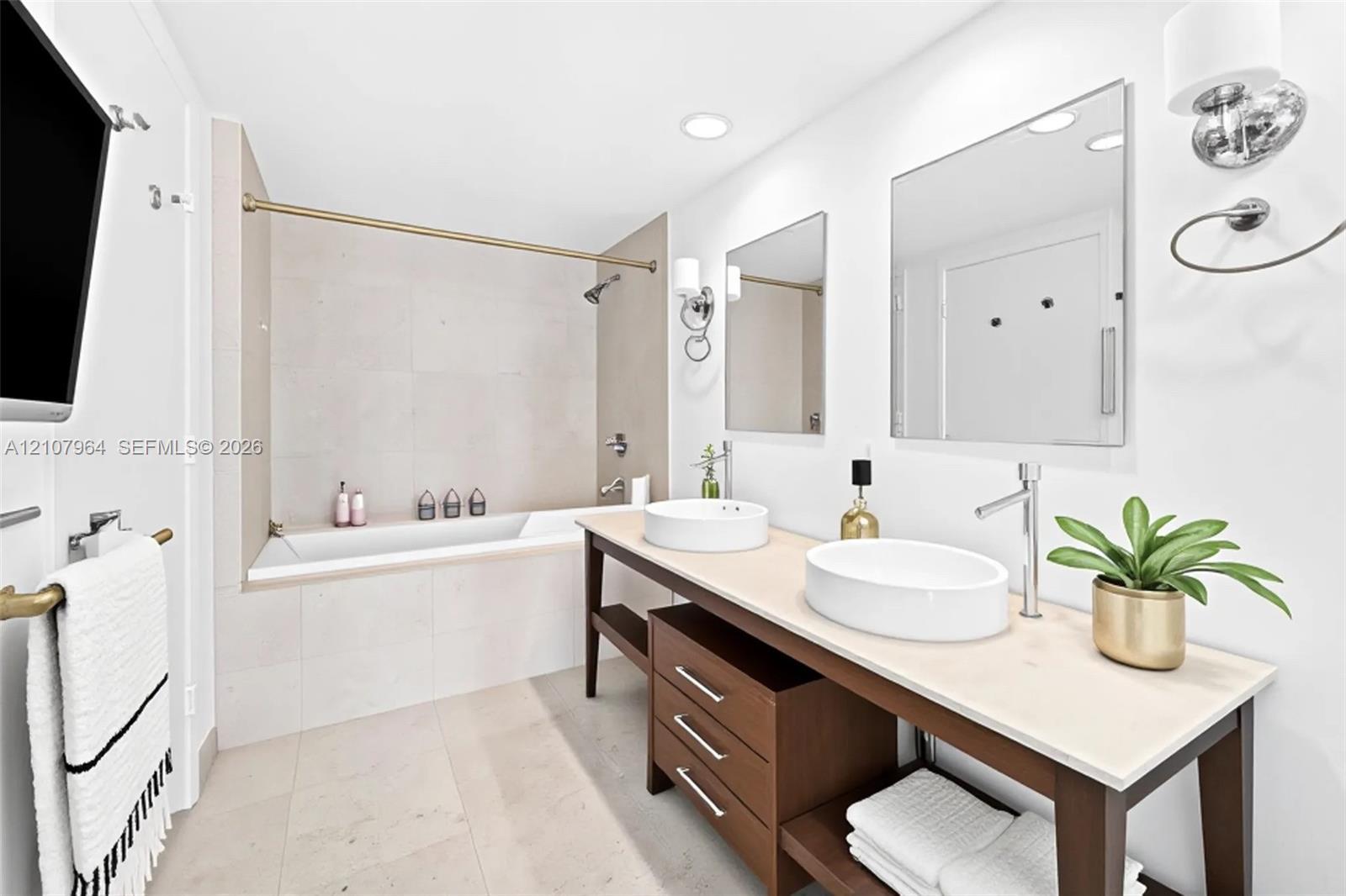 485 Brickell Ave # 1907, Miami FL 33131 photo 2