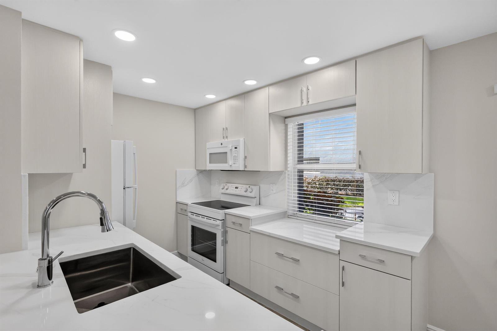 883 Normandy Trail, Delray Beach FL 33484 photo 2