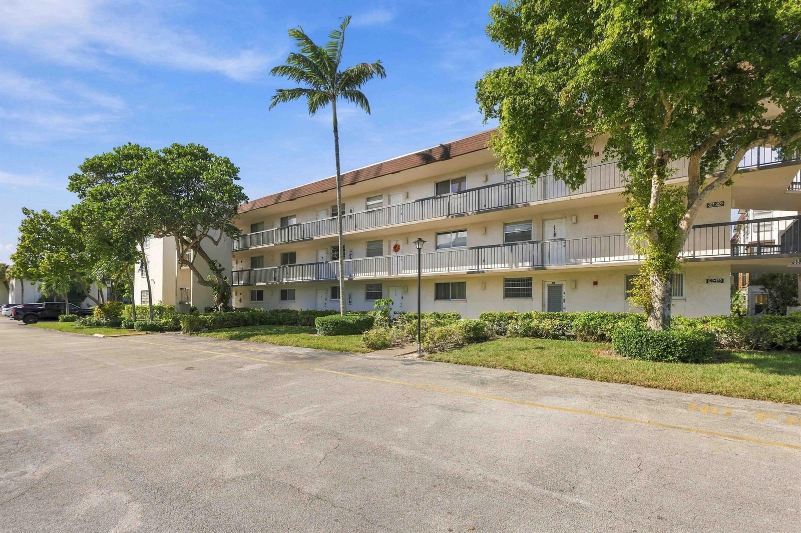 7400 NW 17TH Street # 202, Plantation FL 33313
