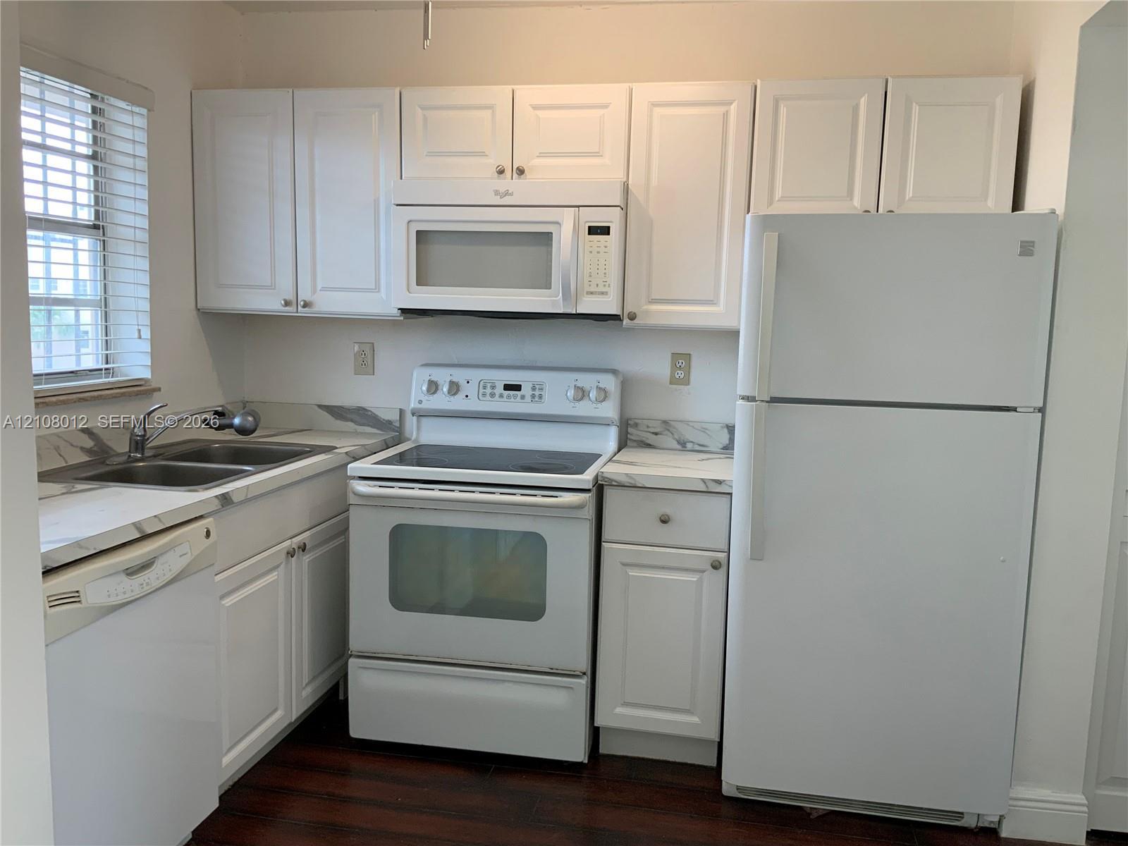 8889 Fontainebleau Blvd # 403, Miami FL 33172 photo 3