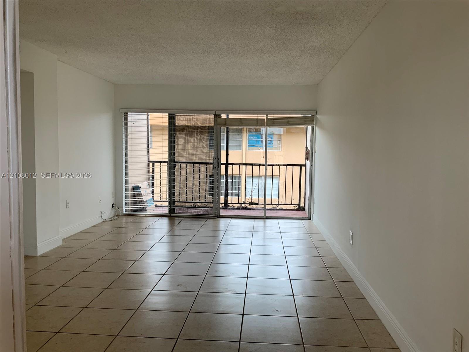 8889 Fontainebleau Blvd # 403, Miami FL 33172