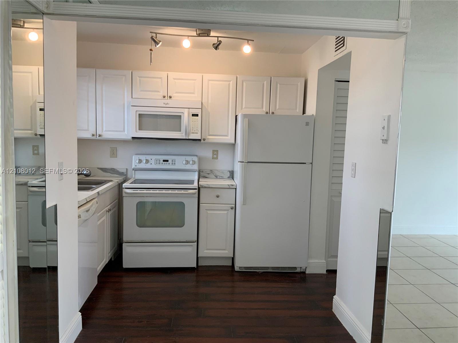 8889 Fontainebleau Blvd # 403, Miami FL 33172 photo 4