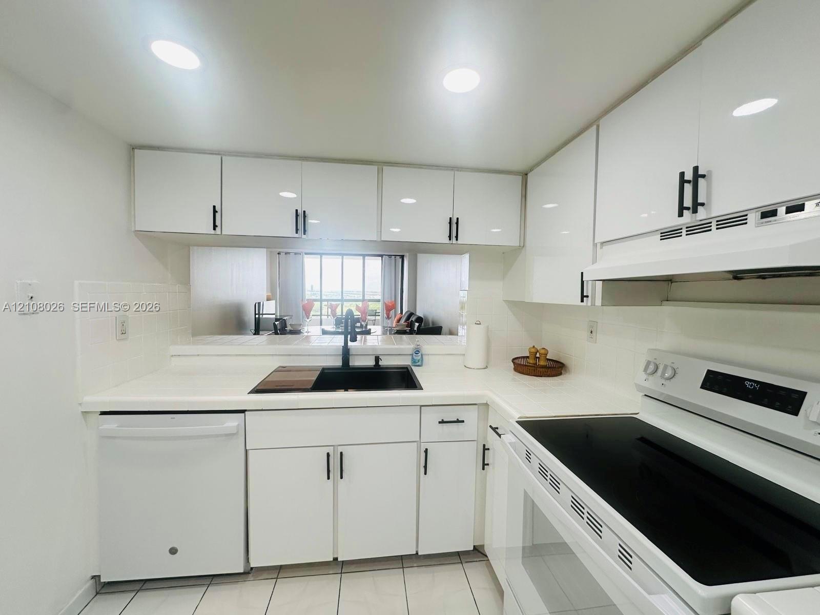2555 Collins Ave # 1804, Miami Beach FL 33140 photo 4