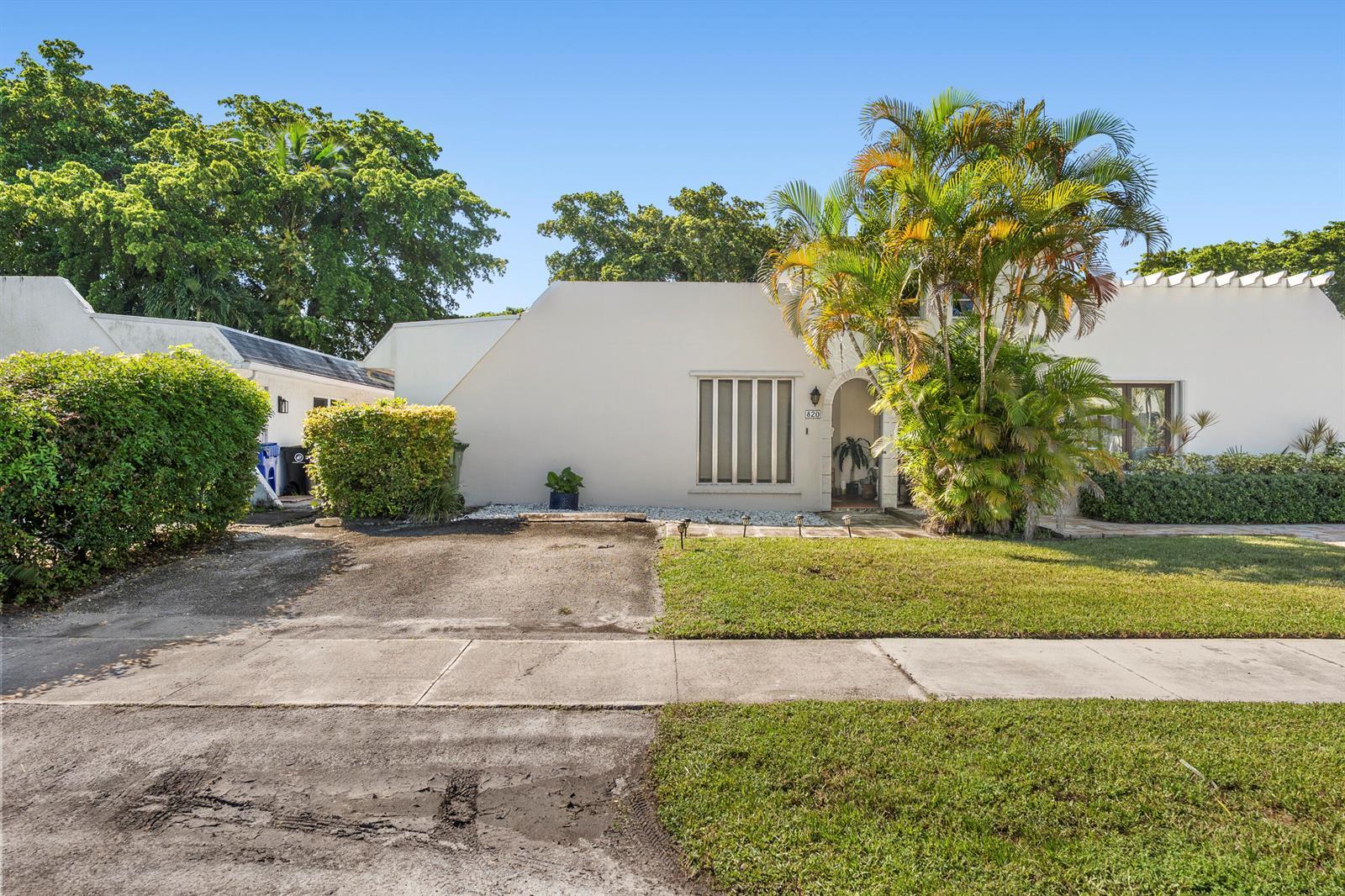 820 SW 12TH Place, Fort Lauderdale FL 33315 photo 2