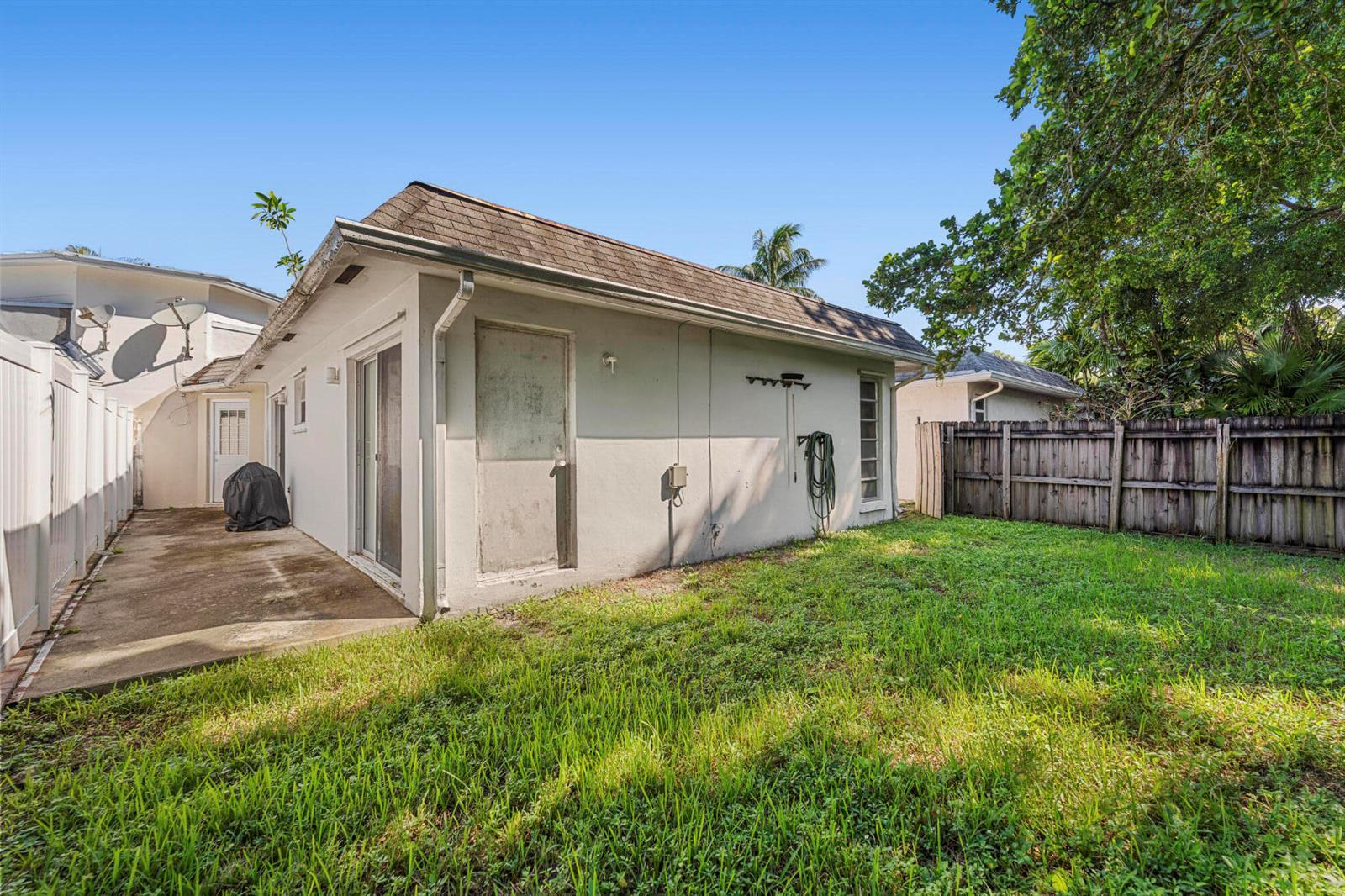 820 SW 12TH Place, Fort Lauderdale FL 33315 photo 4
