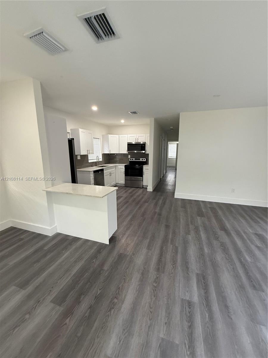 17451 NE 19th Ave, North Miami Beach FL 33162 photo 4