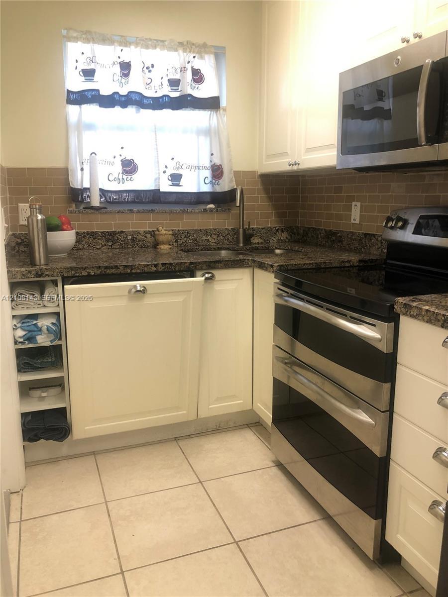541 Blue Heron Dr # 220, Hallandale Beach FL 33009 photo 2