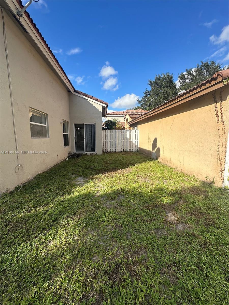 1262 NW 126th Ave, Sunrise FL 33323 photo 4