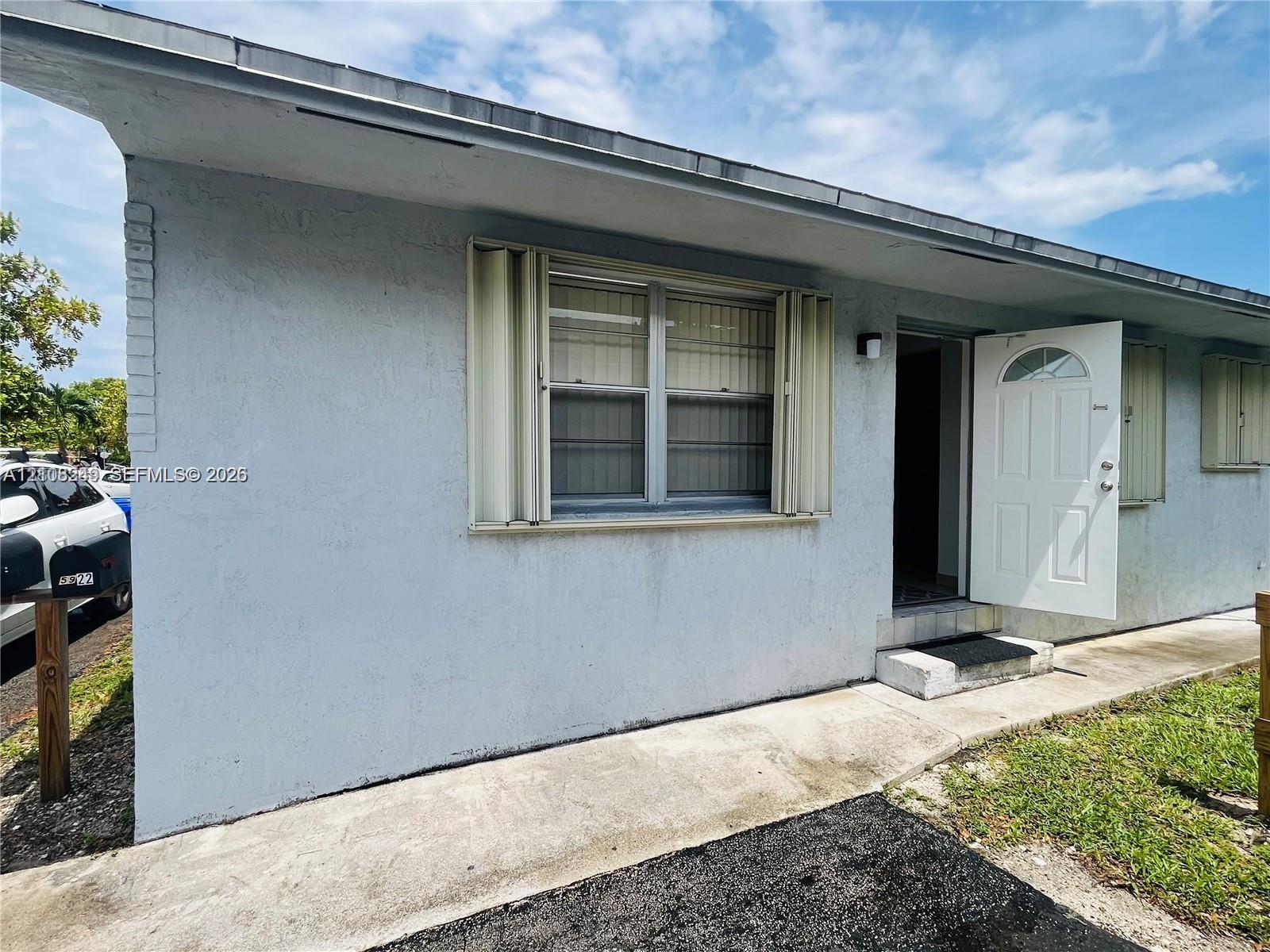 5920 Garfield St, Hollywood FL 33021 photo 2