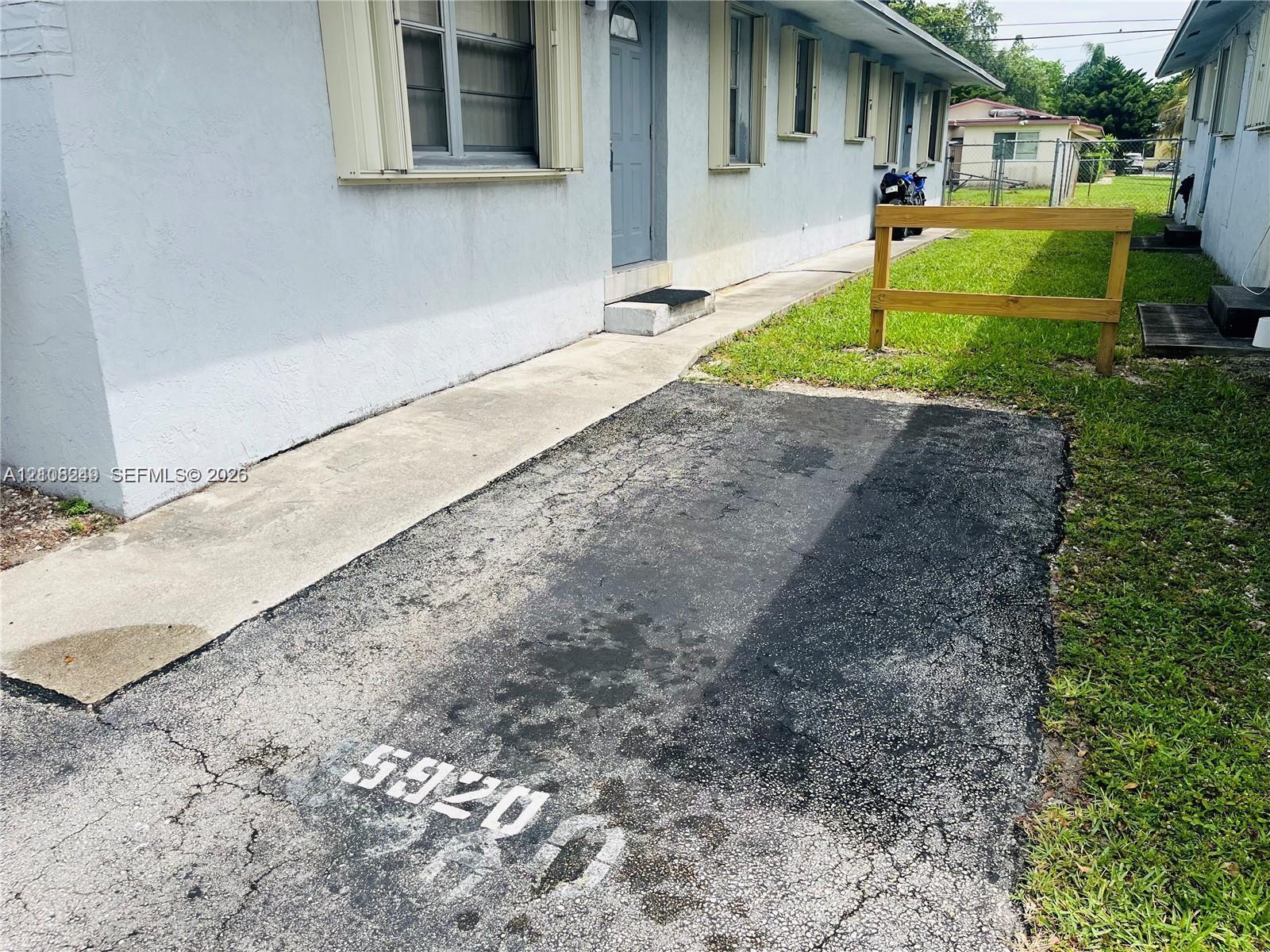 5920 Garfield St, Hollywood FL 33021 photo 3