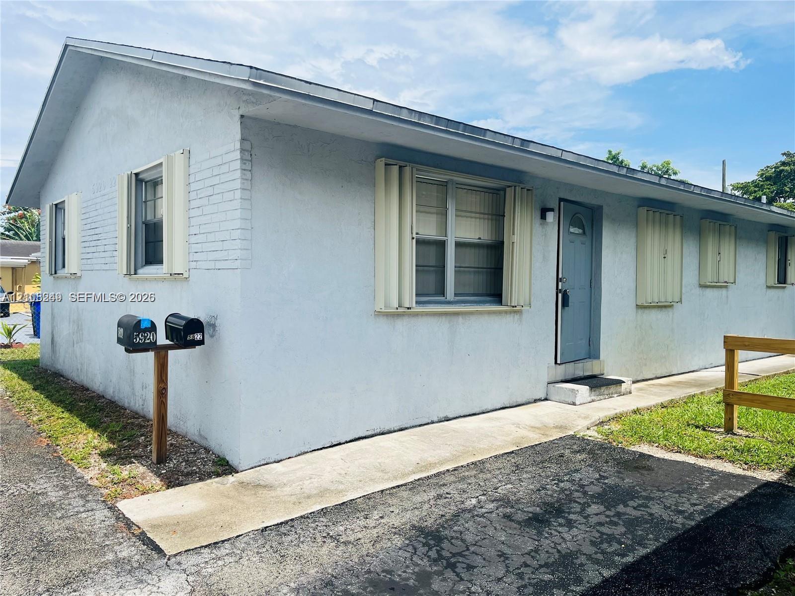 5920 Garfield St, Hollywood FL 33021