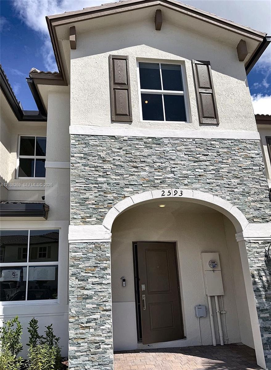 2593 SE 25th Dr, Homestead FL 33035 photo 2