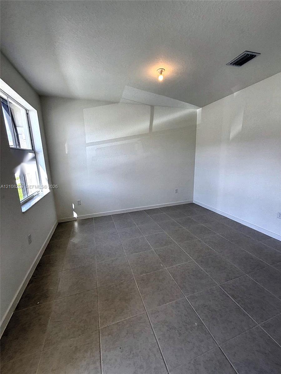 2593 SE 25th Dr, Homestead FL 33035 photo 4