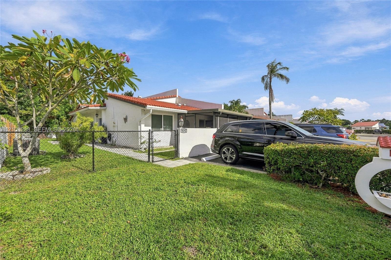 8292 NW 36th St, Sunrise FL 33351 photo 2