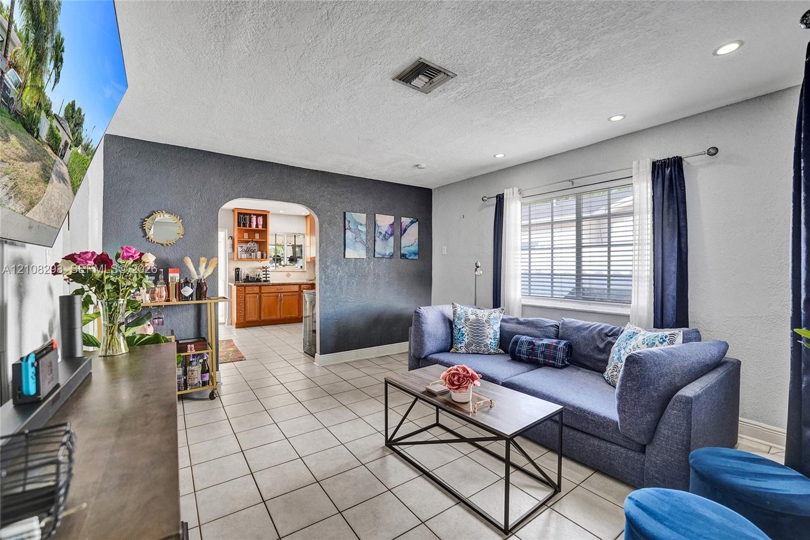 2826 Dewey St, Hollywood FL 33020 photo 2
