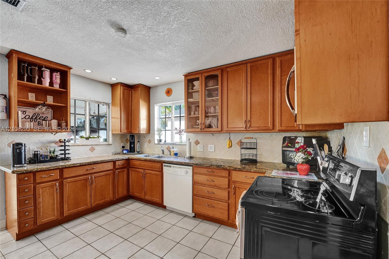 2826 Dewey St, Hollywood FL 33020 photo 3