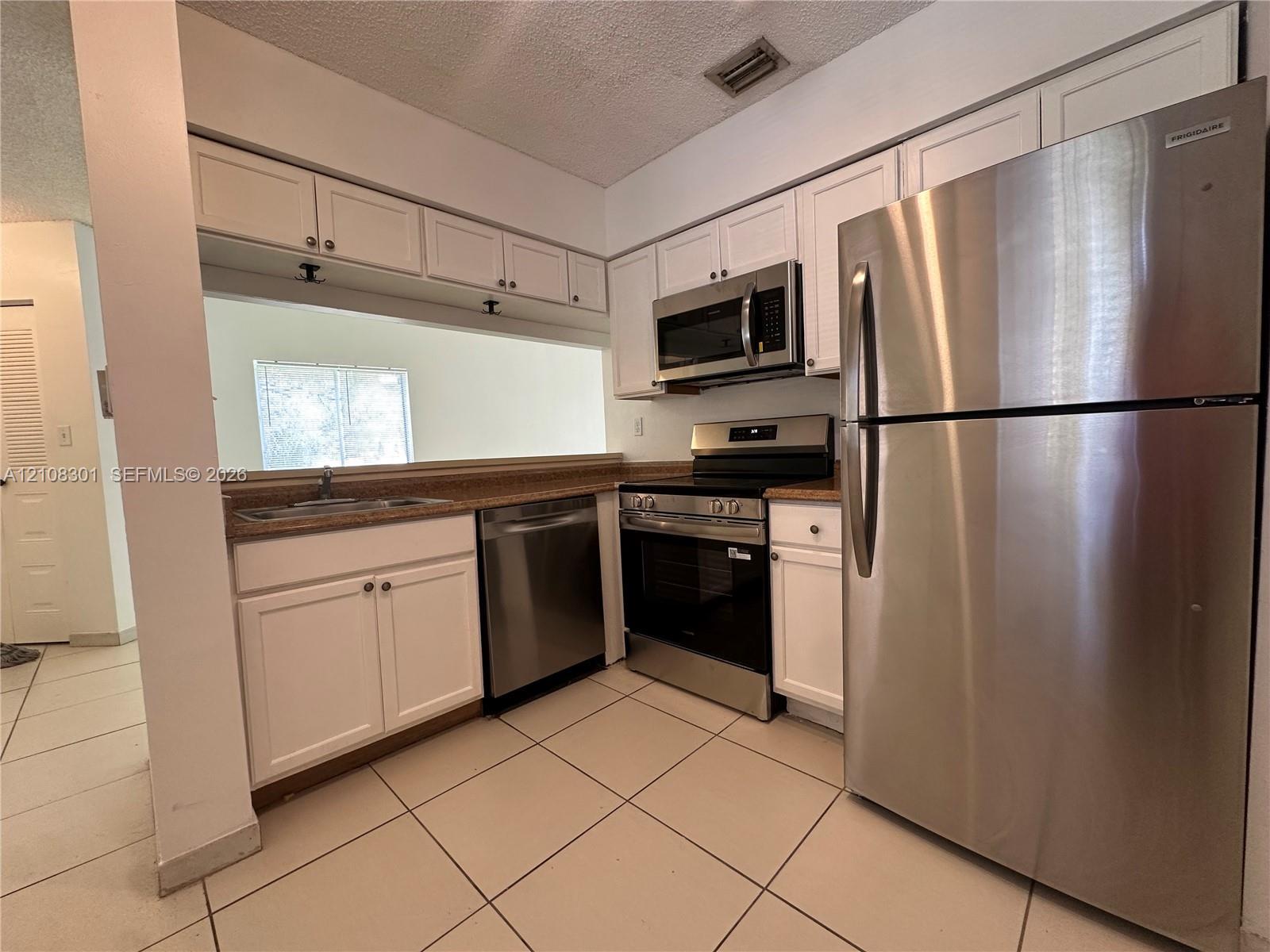 Miami, FL 33186 photo 5