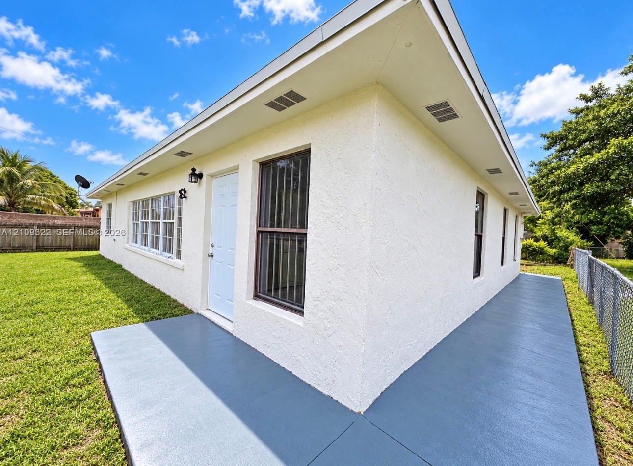 722 NW 7th Ave, Homestead FL 33030 photo 3
