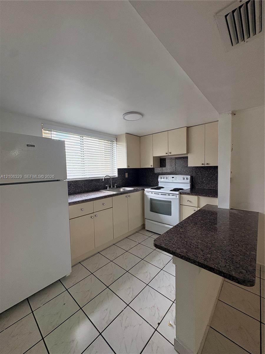 231 E 7th St # 103, Hialeah FL 33010 photo 3