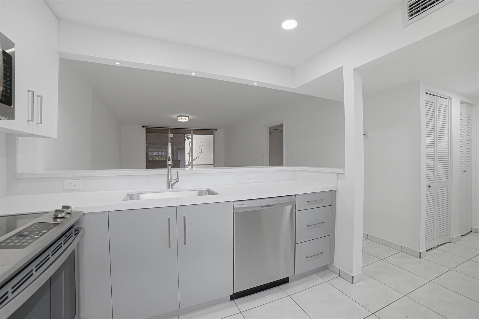3121 NW 47TH Avenue # 109, Lauderdale Lakes FL 33319 photo 5