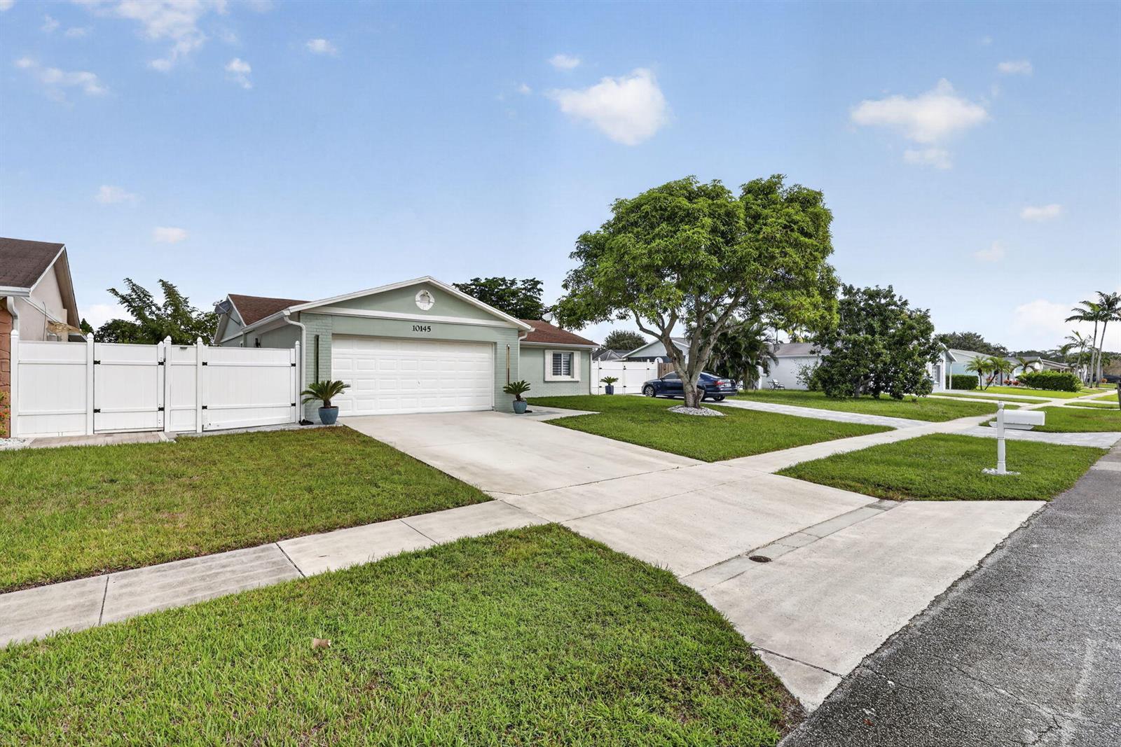 10145 Penzance Lane, Royal Palm Beach FL 33411 photo 3