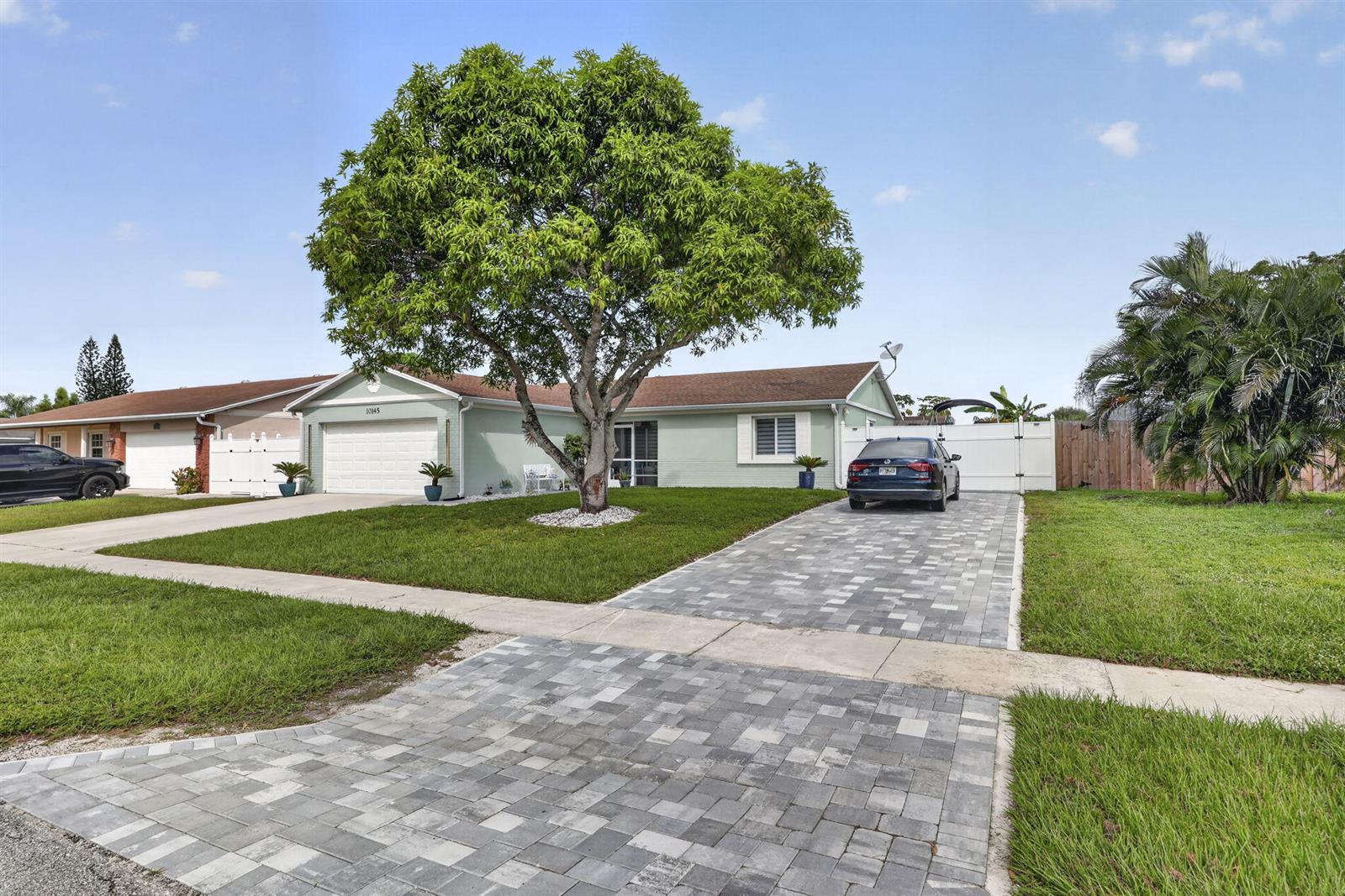 10145 Penzance Lane, Royal Palm Beach FL 33411