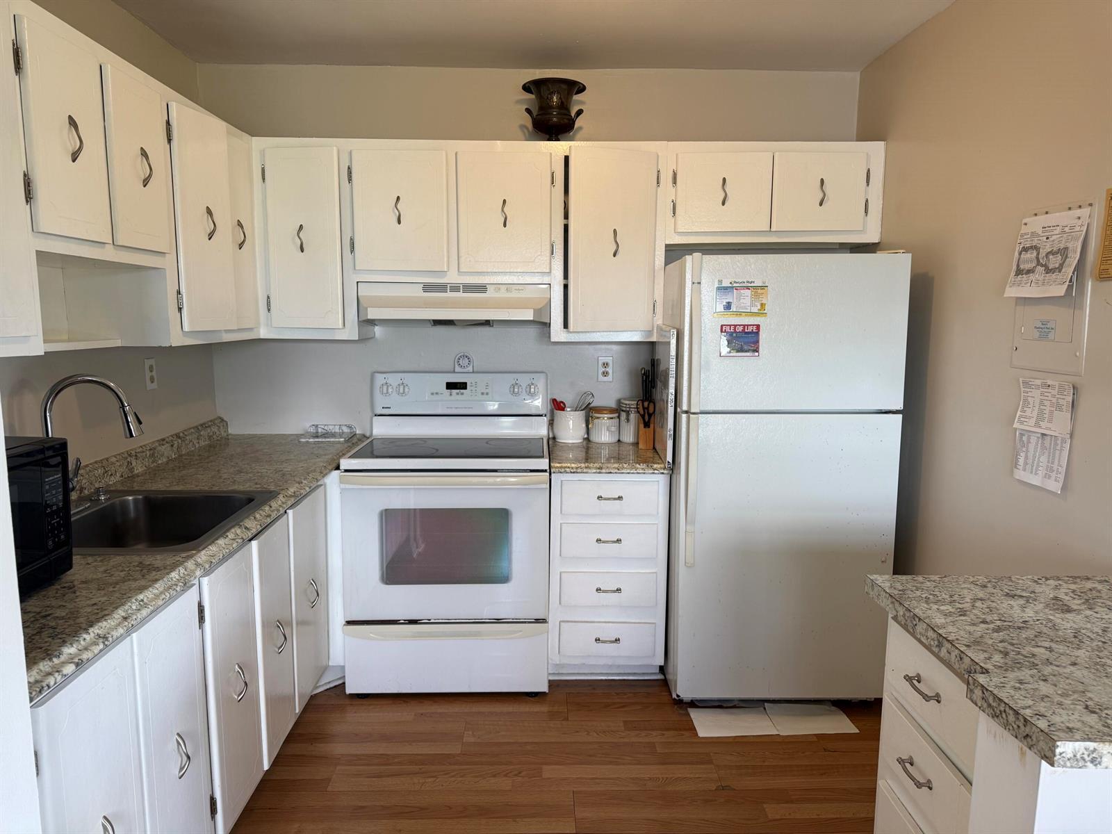 240 Burgundy E, Delray Beach FL 33484 photo 4