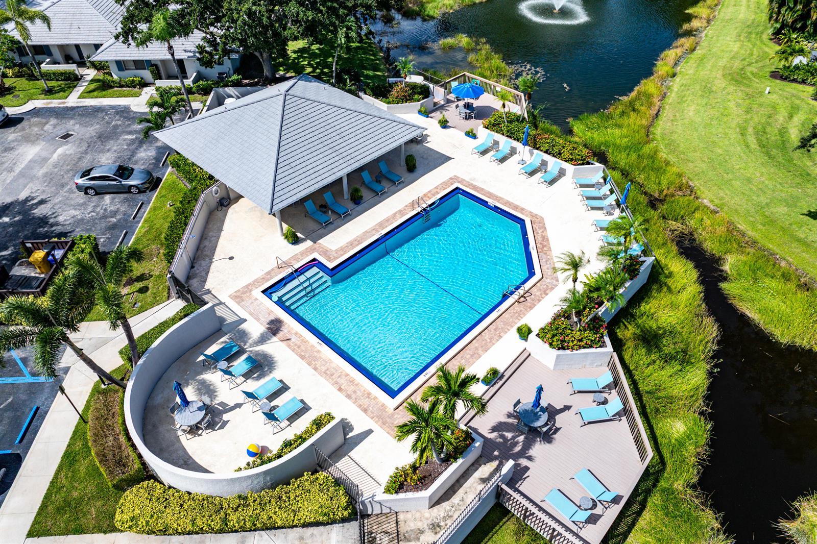 526 Club Drive, Palm Beach Gardens FL 33418 photo 2