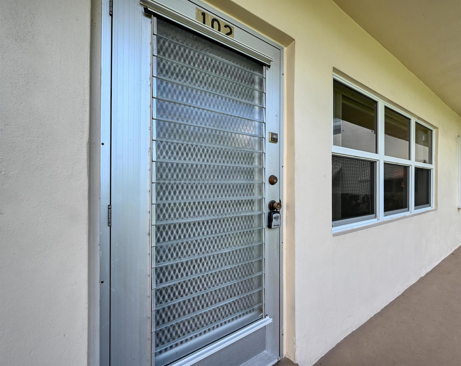 102 COVENTRY E, West Palm Beach FL 33417 photo 2