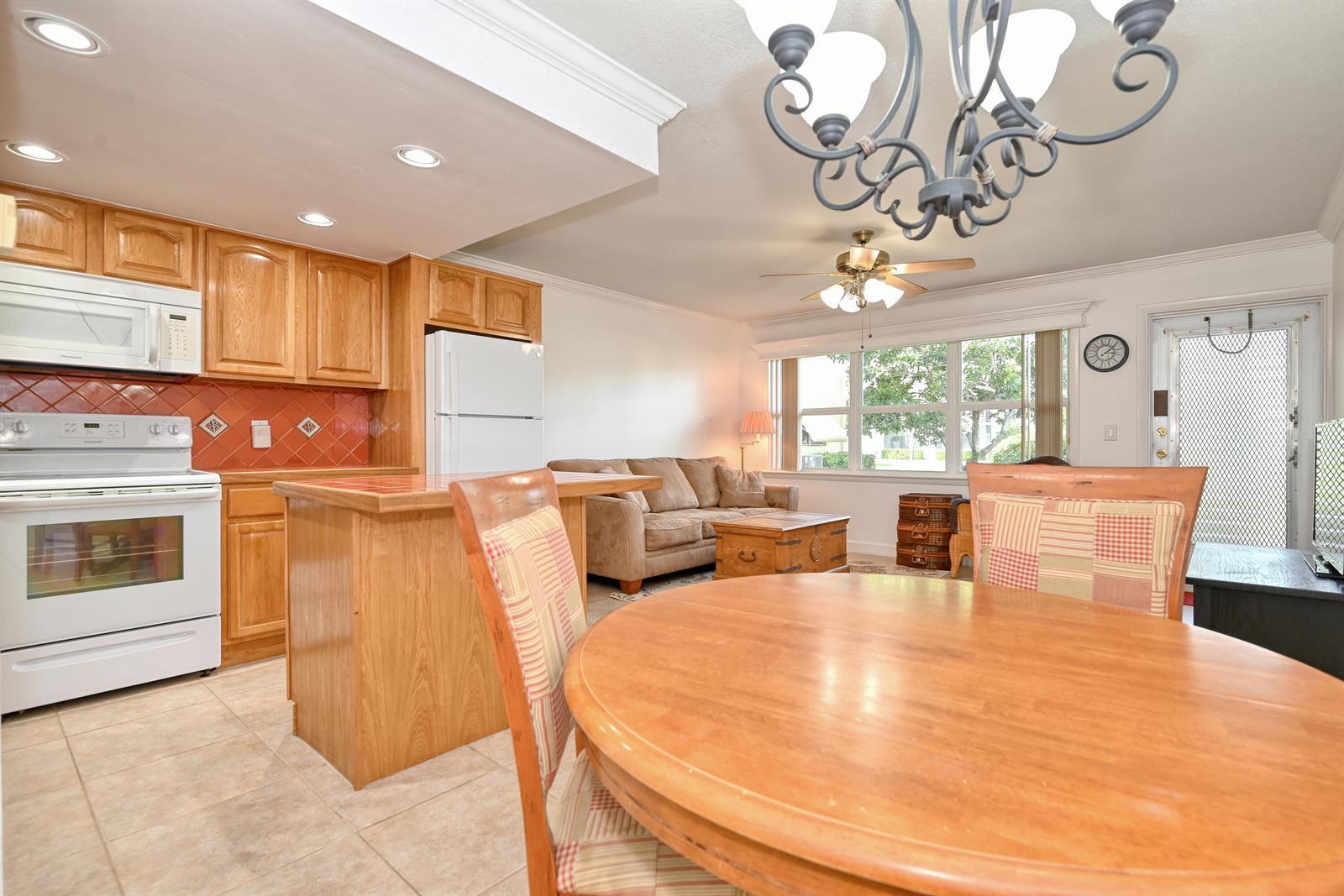 102 COVENTRY E, West Palm Beach FL 33417 photo 5