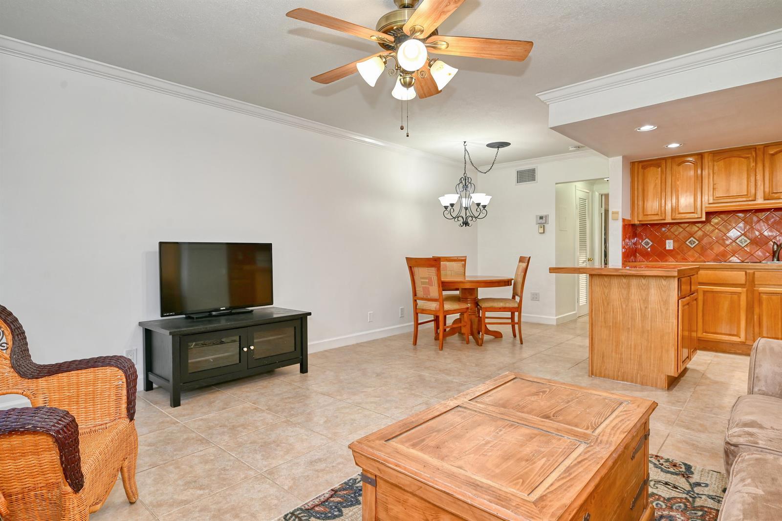 102 COVENTRY E, West Palm Beach FL 33417 photo 4
