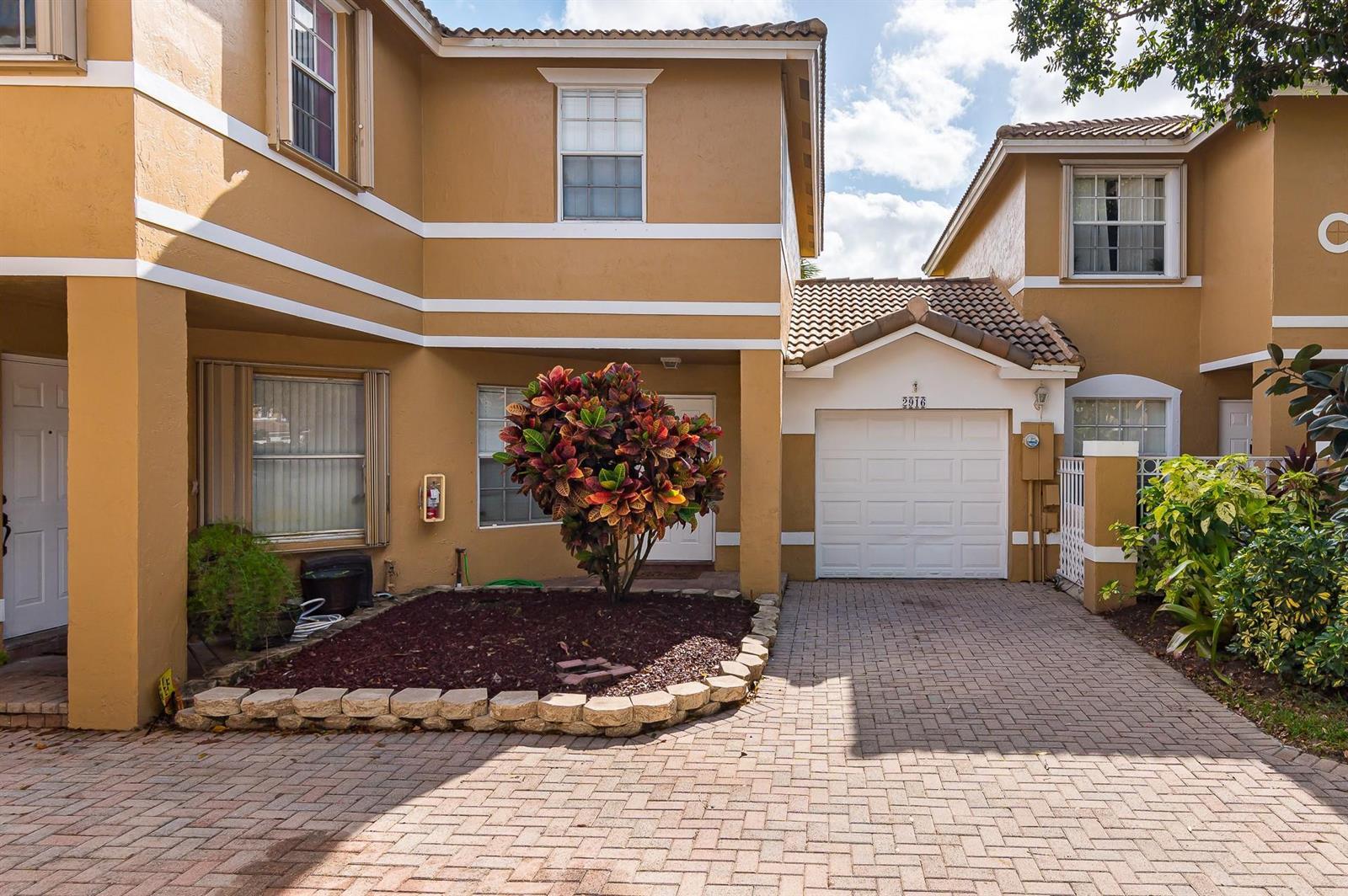 2916 NW 99th Terrace, Sunrise FL 33322 photo 2