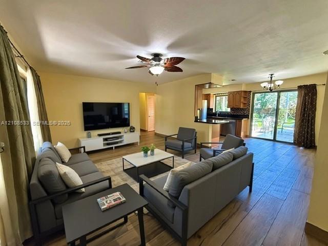 1124 NE 7th St, Hallandale Beach FL 33009 photo 2