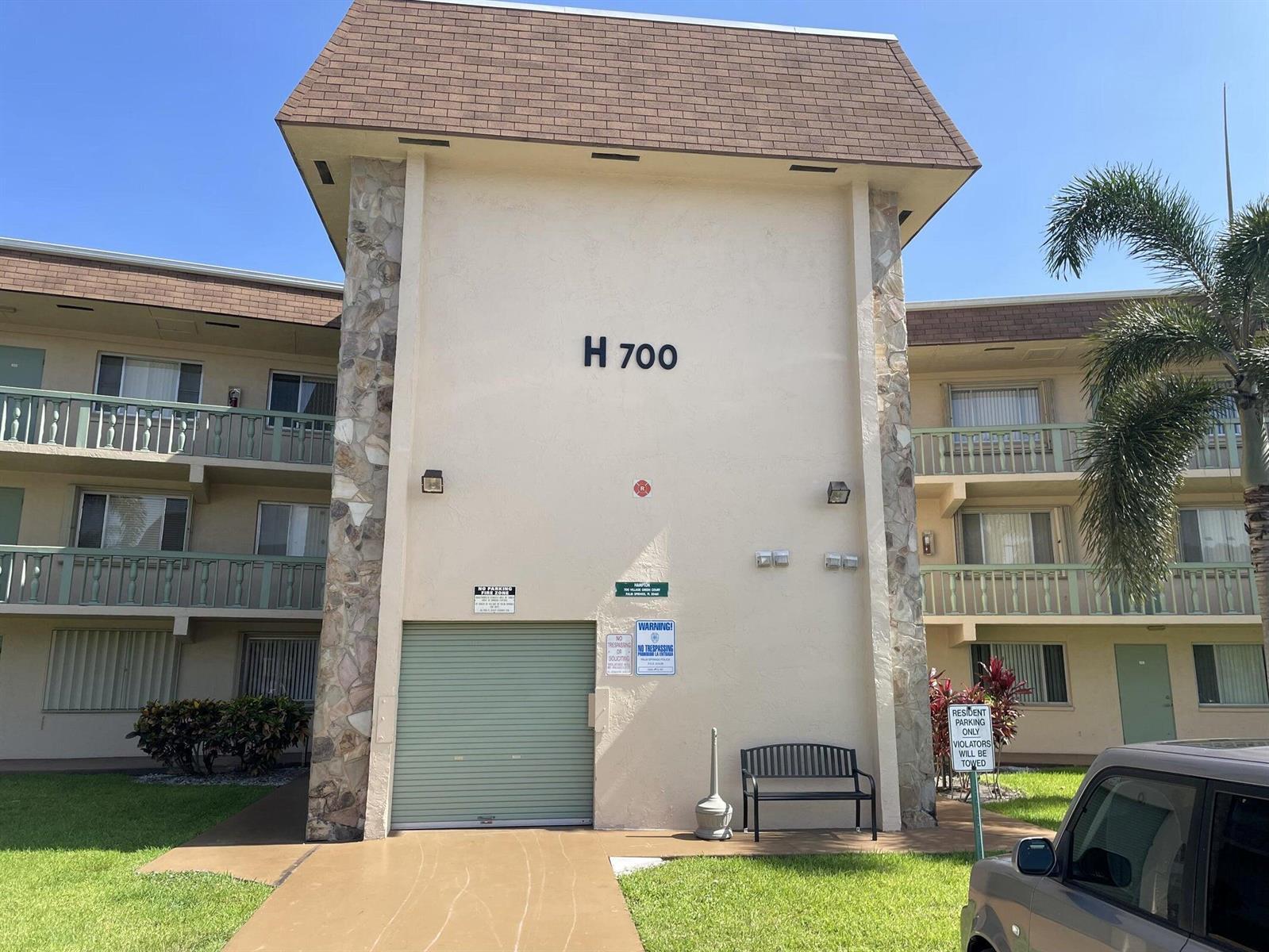 700 Village Green Court # 208, Palm Springs FL 33461