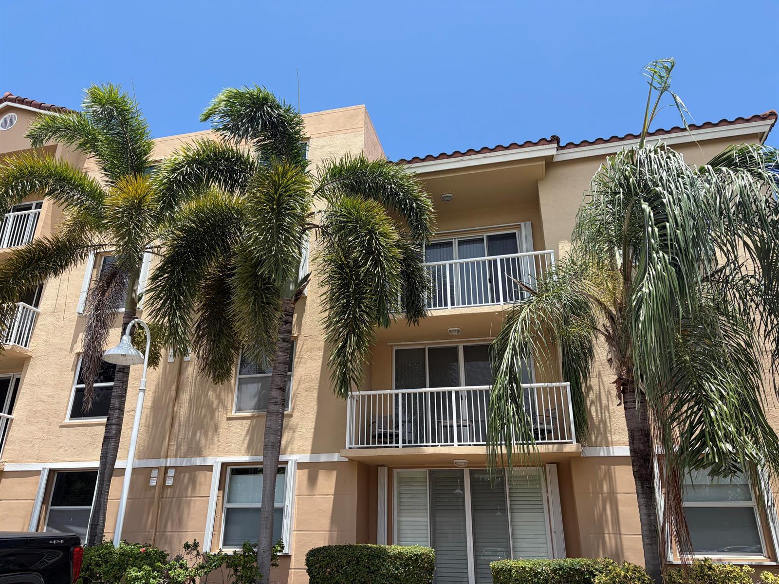 519 E Sheridan Street #307 Street # 3072, Dania Beach FL 33004 photo 2