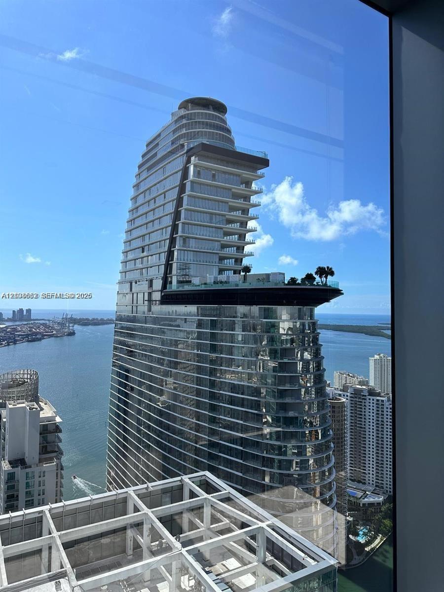 300 Biscayne Boulevard # 2709W, Miami FL 33131 photo 2
