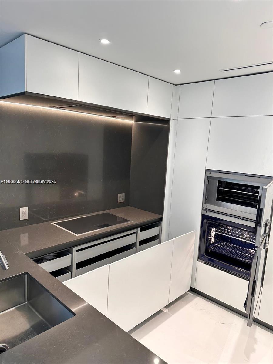 300 Biscayne Boulevard # 2709W, Miami FL 33131 photo 4