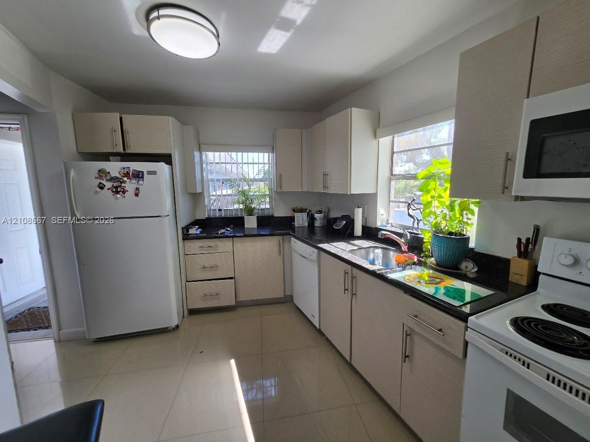4393 NW 11th St # 20, Miami FL 33126 photo 2