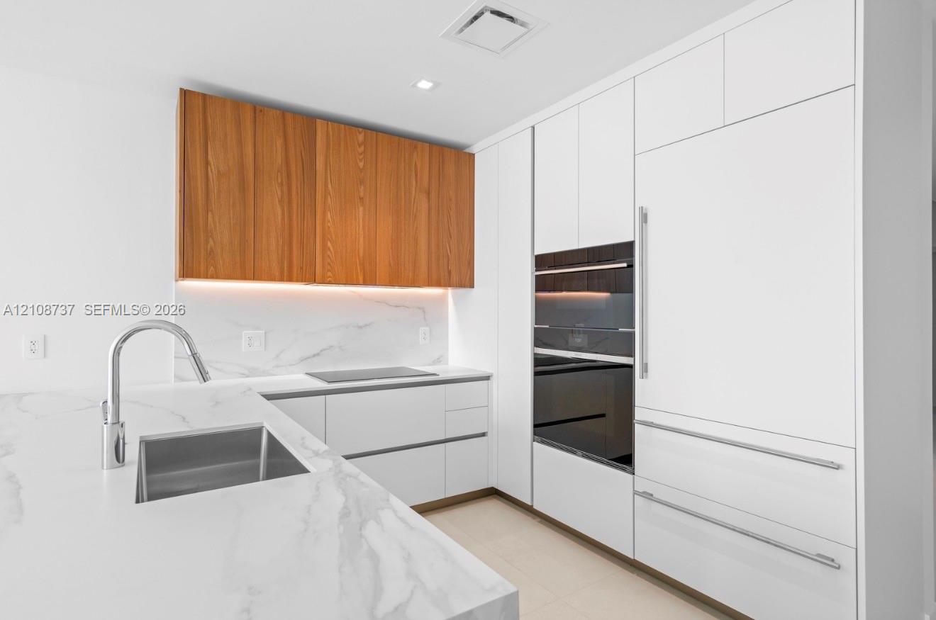 1400 biscayne blvd # 3503, Miami FL 33132 photo 3