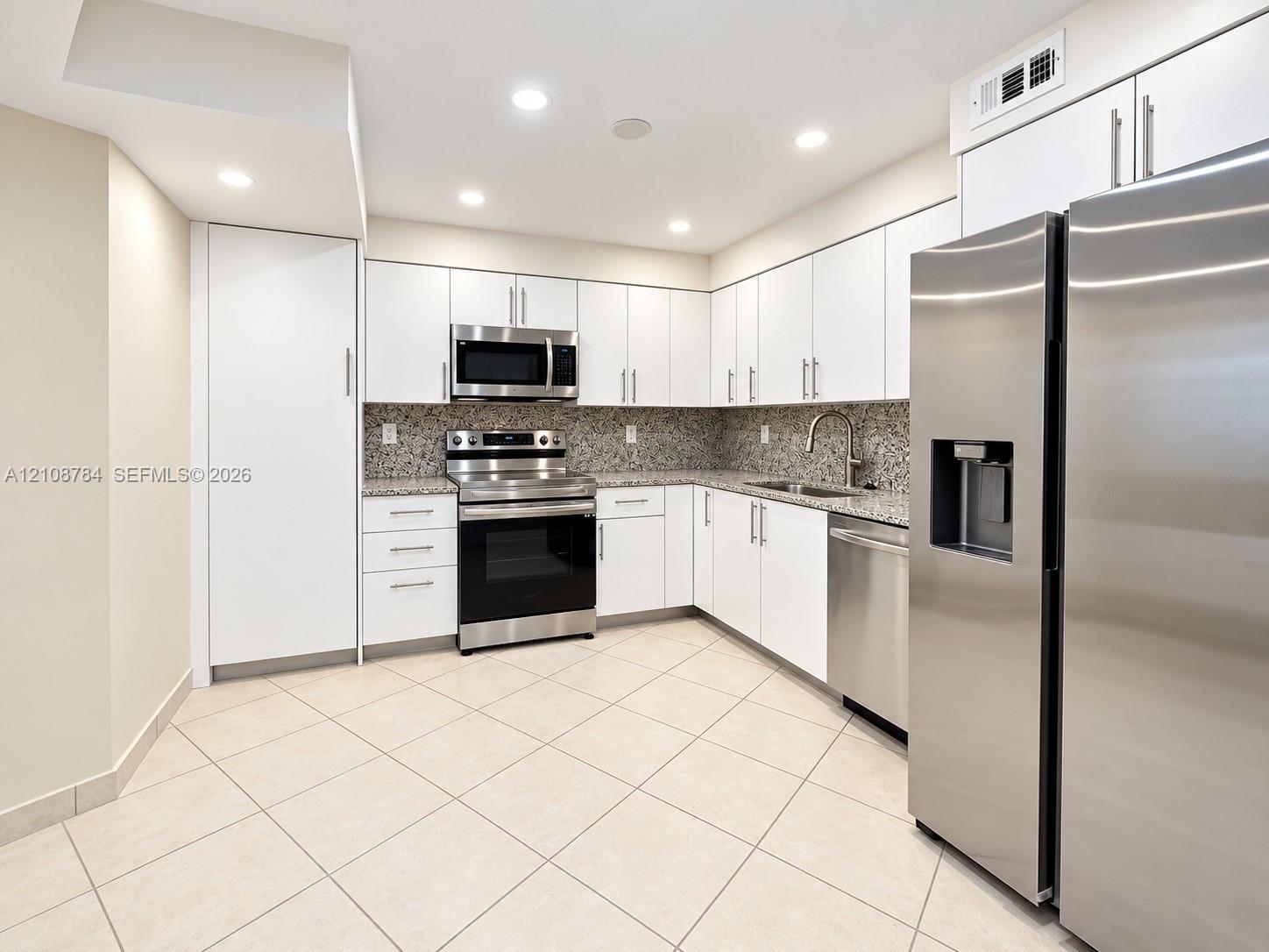 3180 S Ocean Dr # 520, Hallandale Beach FL 33009 photo 3